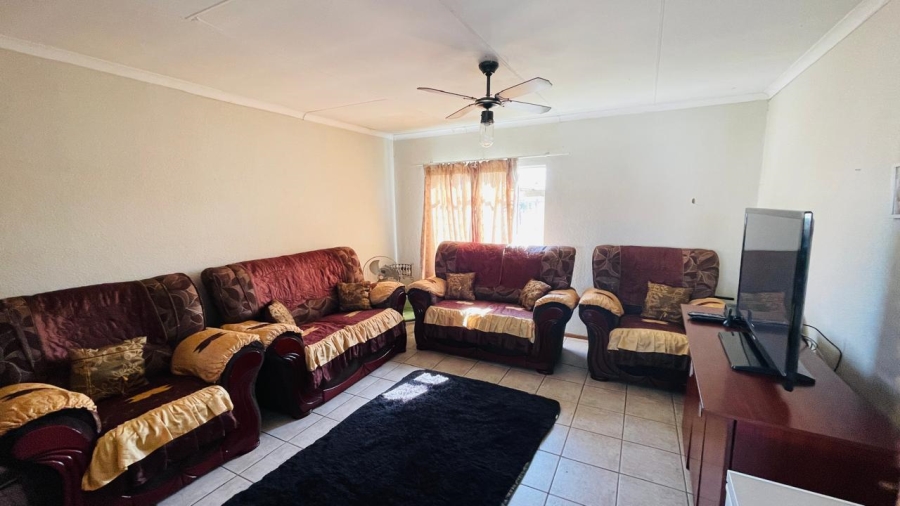 2 Bedroom Property for Sale in Kannoniers Park North West